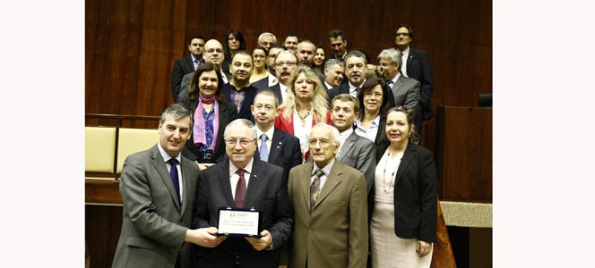 CRA-RS recebe homenagem pelos 50 anos da Administração no Brasil na Assembleia Legislativa